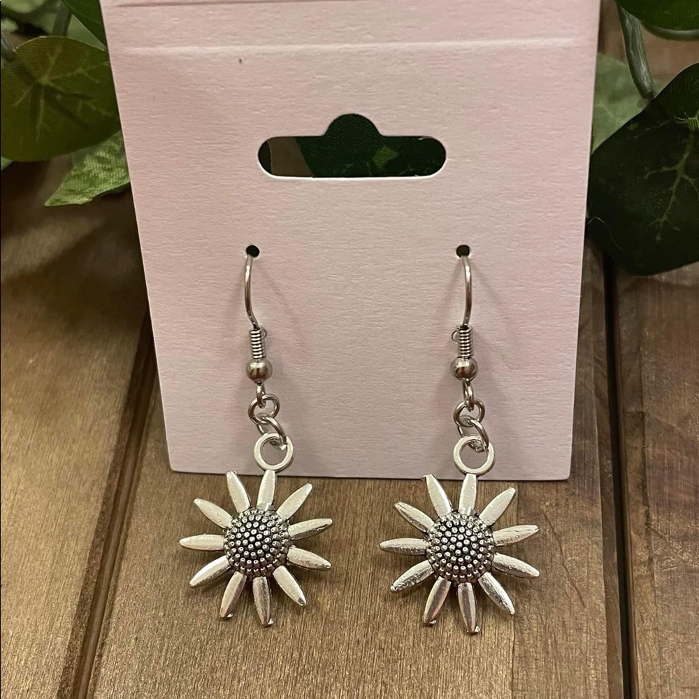 Flower & Bee Earring Set